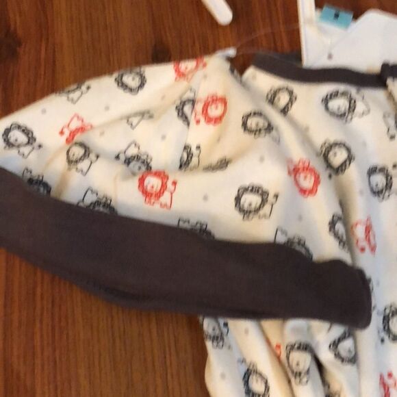 Little Me Lion Long sleeve one piece set with hat six months - Picture 4 of 5